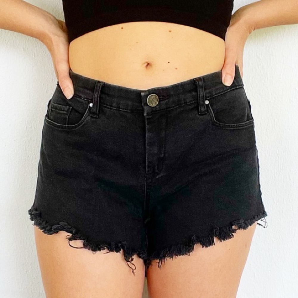 Blank NYC black frayed hem denim jean shorts size 28
